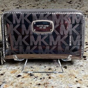 Michael Kors Silver Gray Jet Set Monogram Metallic Zip Around Wallet - EUC